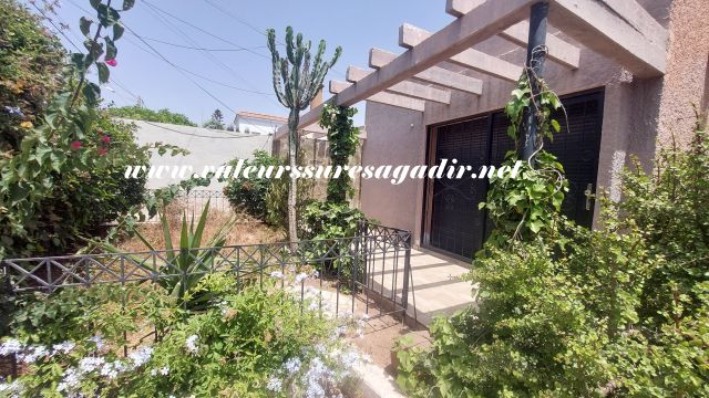 Three-sided villa