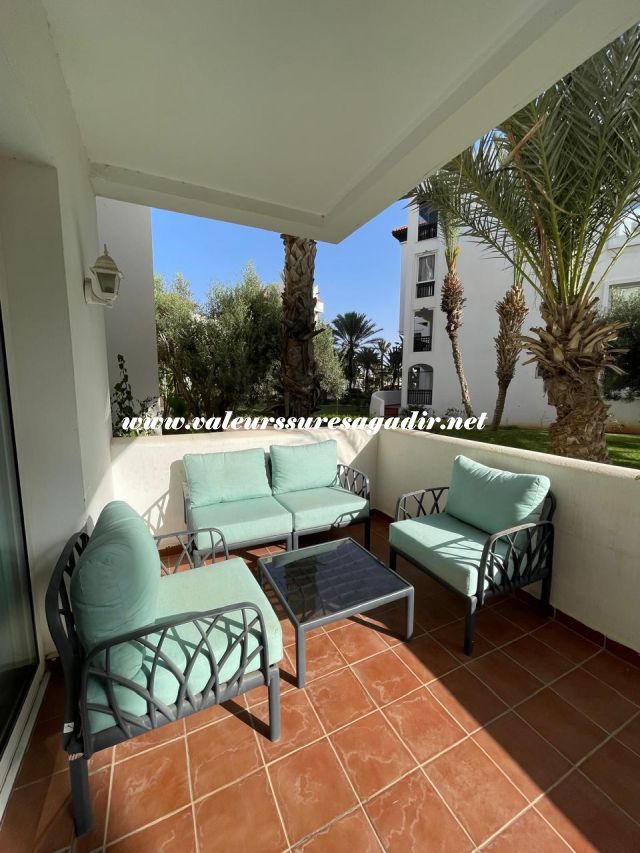 Appartement avec terrasse vue sur piscine