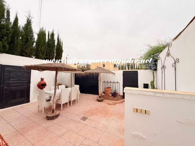 LOCATION DE VACANCES – MAISON AVEC TERRASSES À CHARAF AGADIR