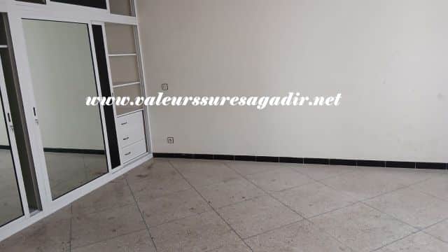 Bureau pour usage professionnel à Hay Salam