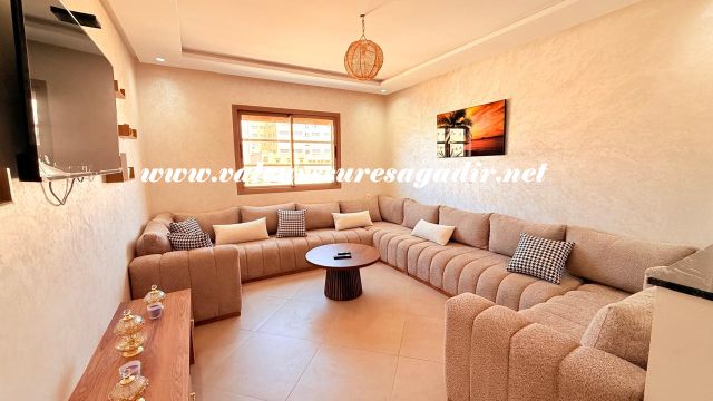 Seasonal rental – Modern apartment with large terrace.